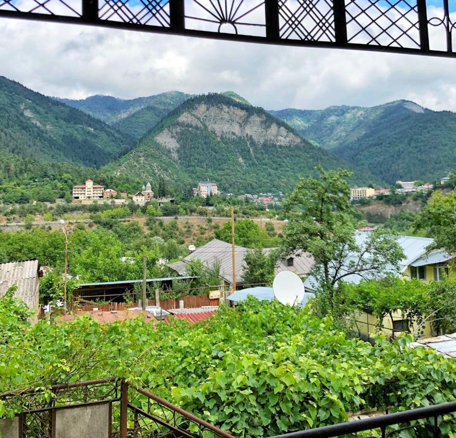 Achela'S Guesthouse Borjomi Esterno foto
